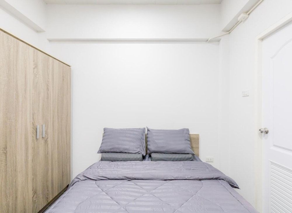 MiddleWay House Deluxe Double Room 2