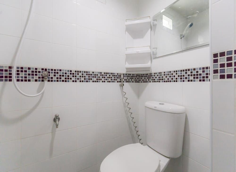 MiddleWay House Deluxe Double Room 13