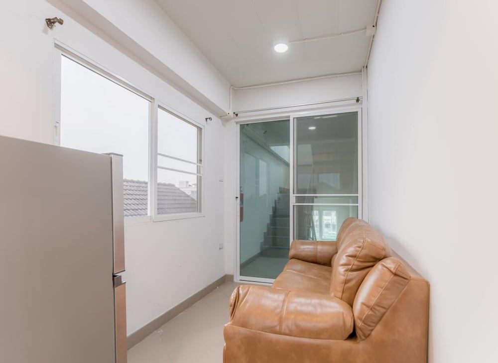 MiddleWay House Deluxe Double Room 18