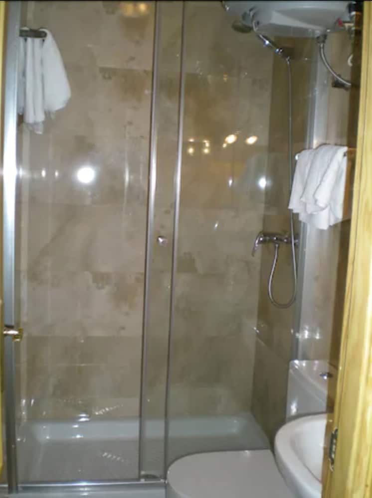 undefined Hostal Moncloa 6