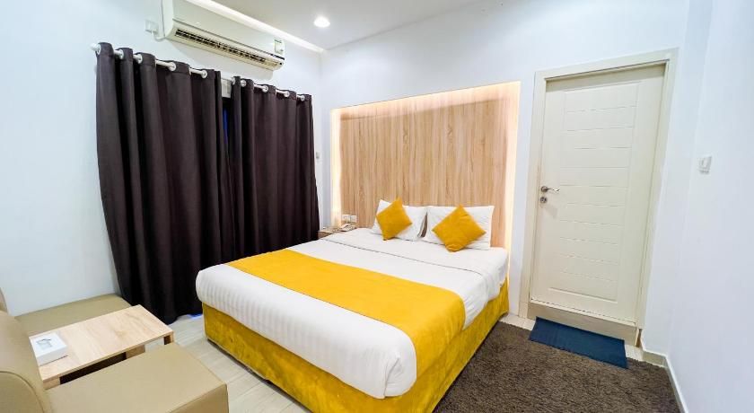 undefined 24 Gold Hotel 2