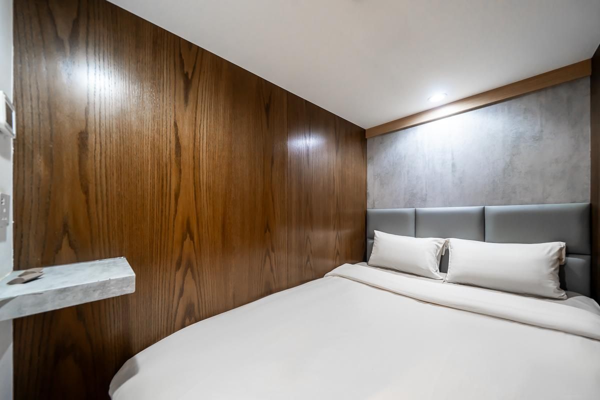 Sleepover Terminal 1, Concourse D – formerly sleep ‘n fly Double YAWN Lite Cabin - 10 Hour Day Stay from 13:00-23:00 hrs (1pm-11pm)