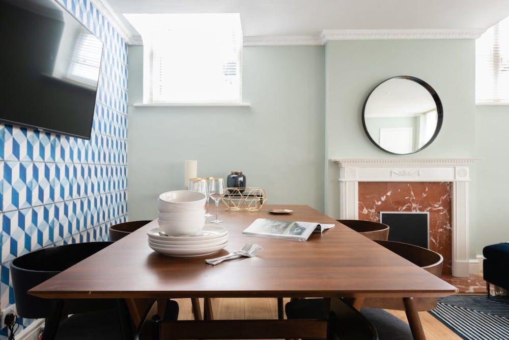 undefined The Kensington Palace Mews - Bright Modern 6bdr House With Garage 2