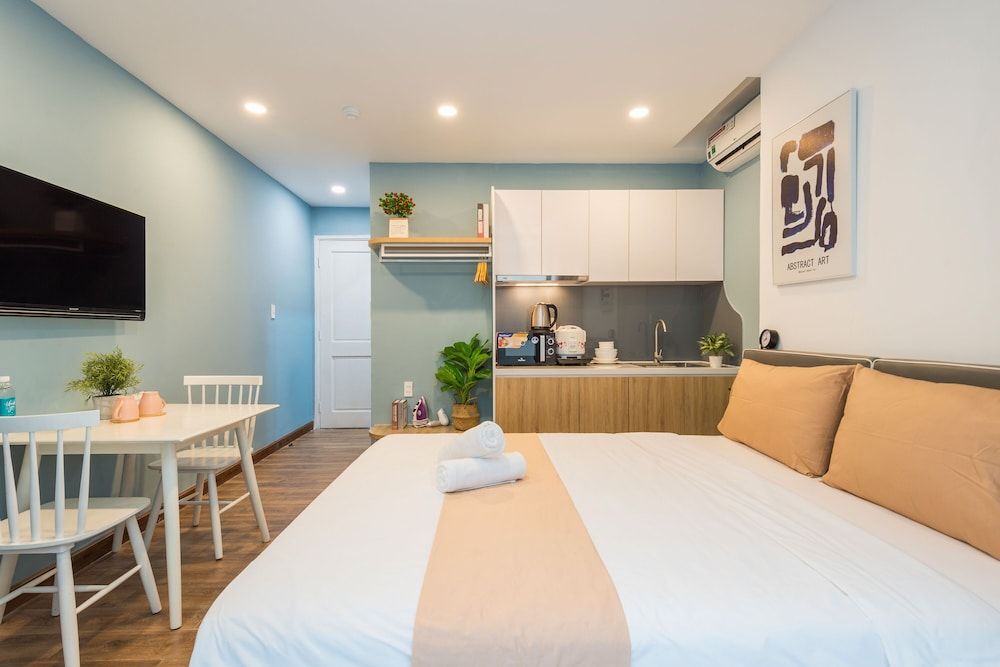 Senior Studio, 1 Queen Bed, Non Smoking, Patio