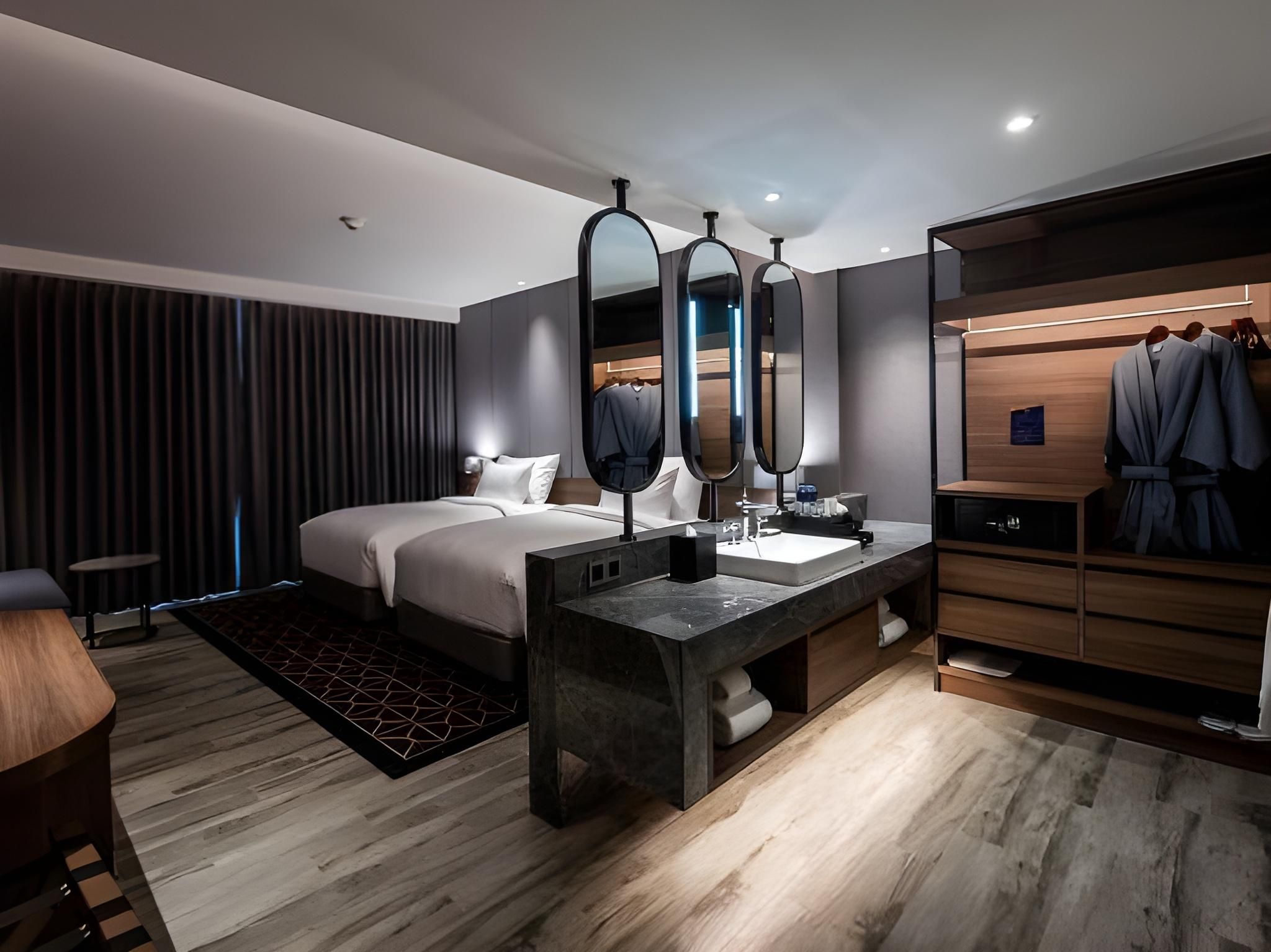 Ayathorn Bangkok Superior Twin Room