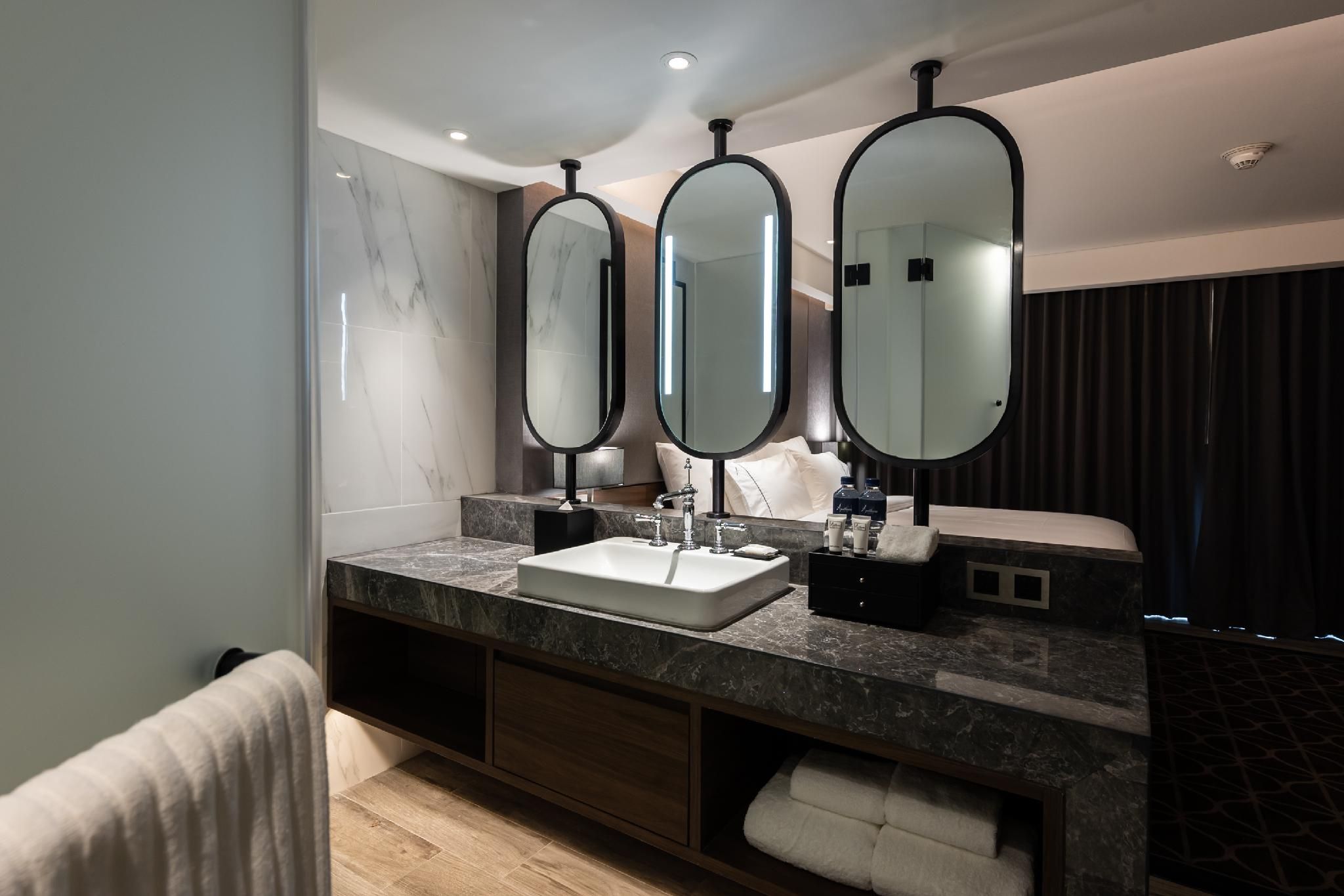 Ayathorn Bangkok Superior Twin Room 3