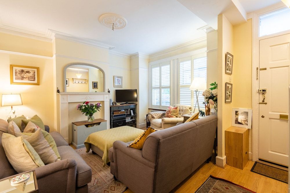 Charming Victorian Family Home in Wimbledon Family House, 2 Bedrooms, Garden View (2 Bedrooms) 17