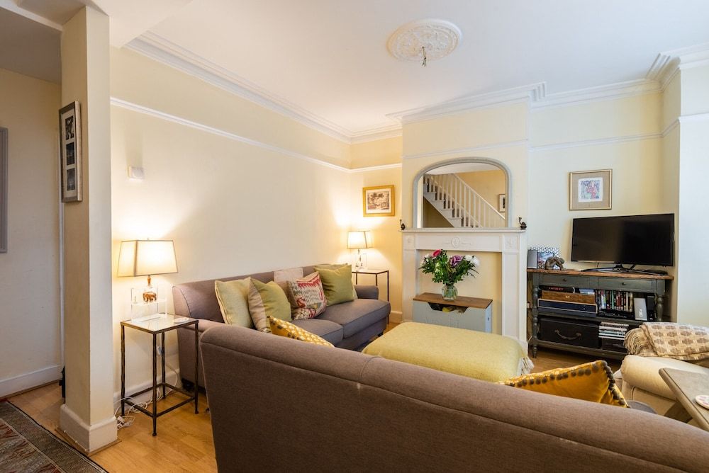 Charming Victorian Family Home in Wimbledon Family House, 2 Bedrooms, Garden View (2 Bedrooms) 18