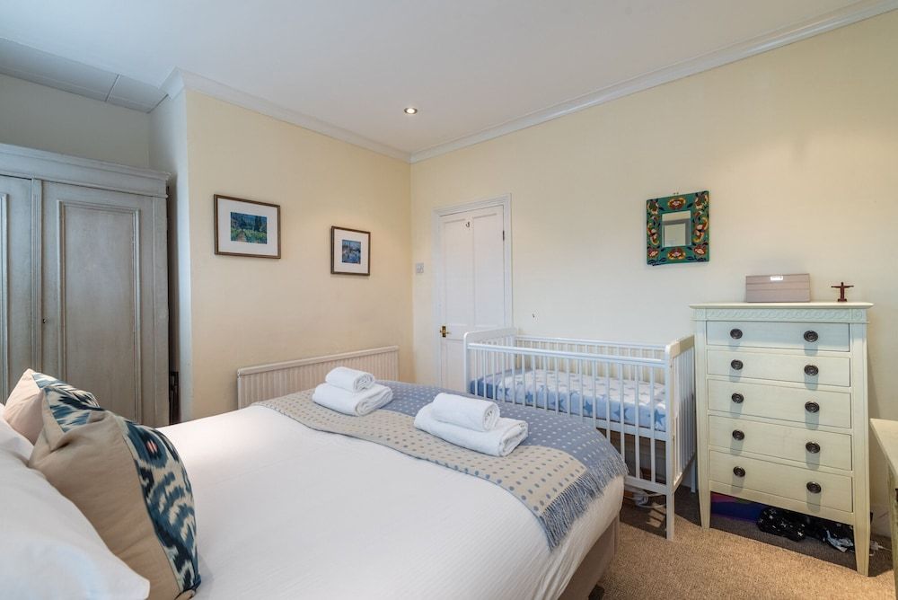 Charming Victorian Family Home in Wimbledon Family House, 2 Bedrooms, Garden View (2 Bedrooms) 6