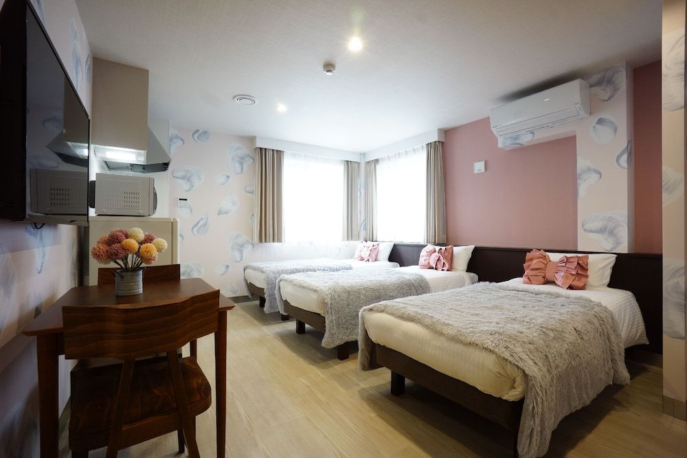 The South Hotel Tokyo Deluxe Triple Room 5