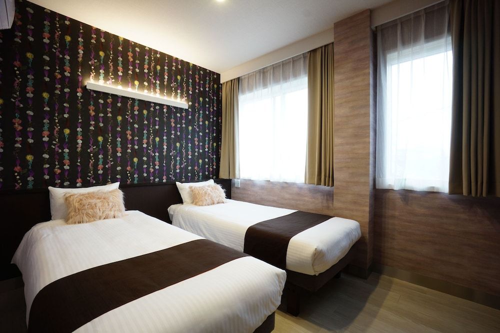 The South Hotel Tokyo Superior Quadruple Room 2