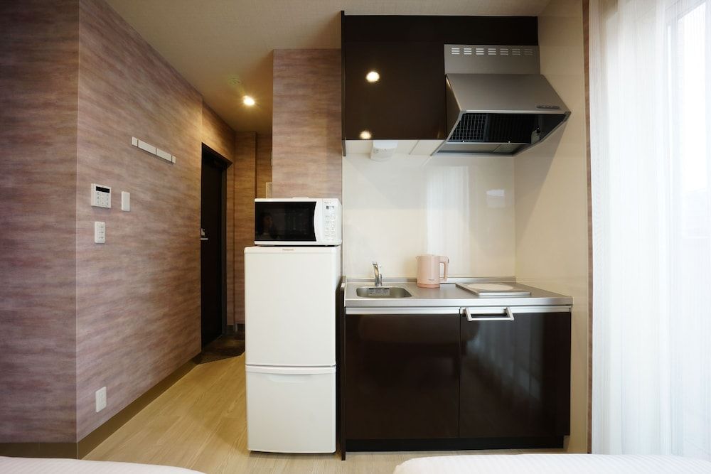 The South Hotel Tokyo Superior Quadruple Room 9