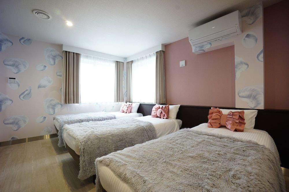 The South Hotel Tokyo Deluxe Triple Room 2