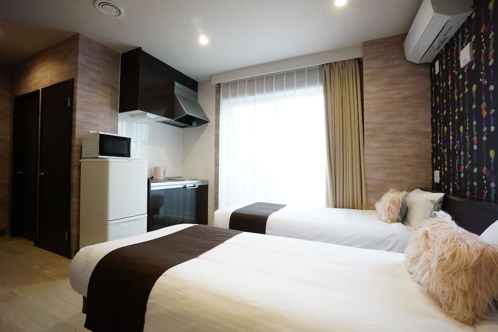 The South Hotel Tokyo Superior Quadruple Room 4