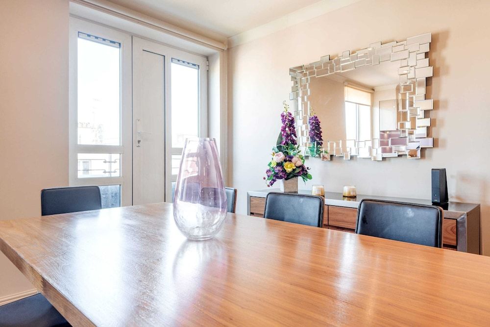 undefined Stunning 3-bed in the heart of London 3