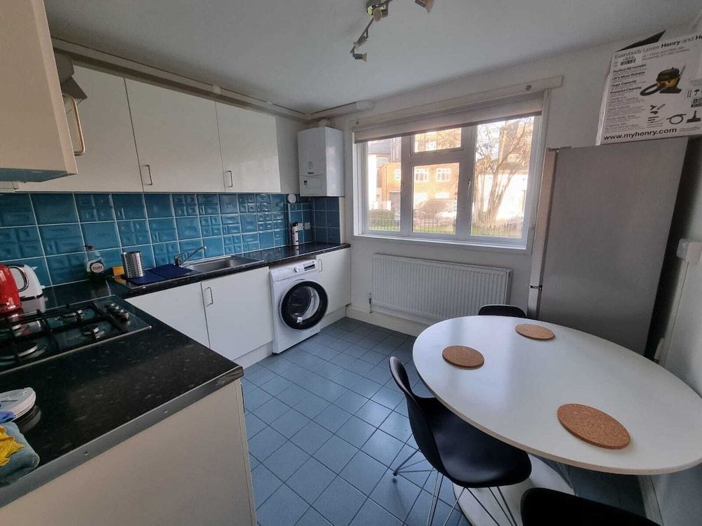 undefined 2 Bedroom Apartment in Kentish Town 3