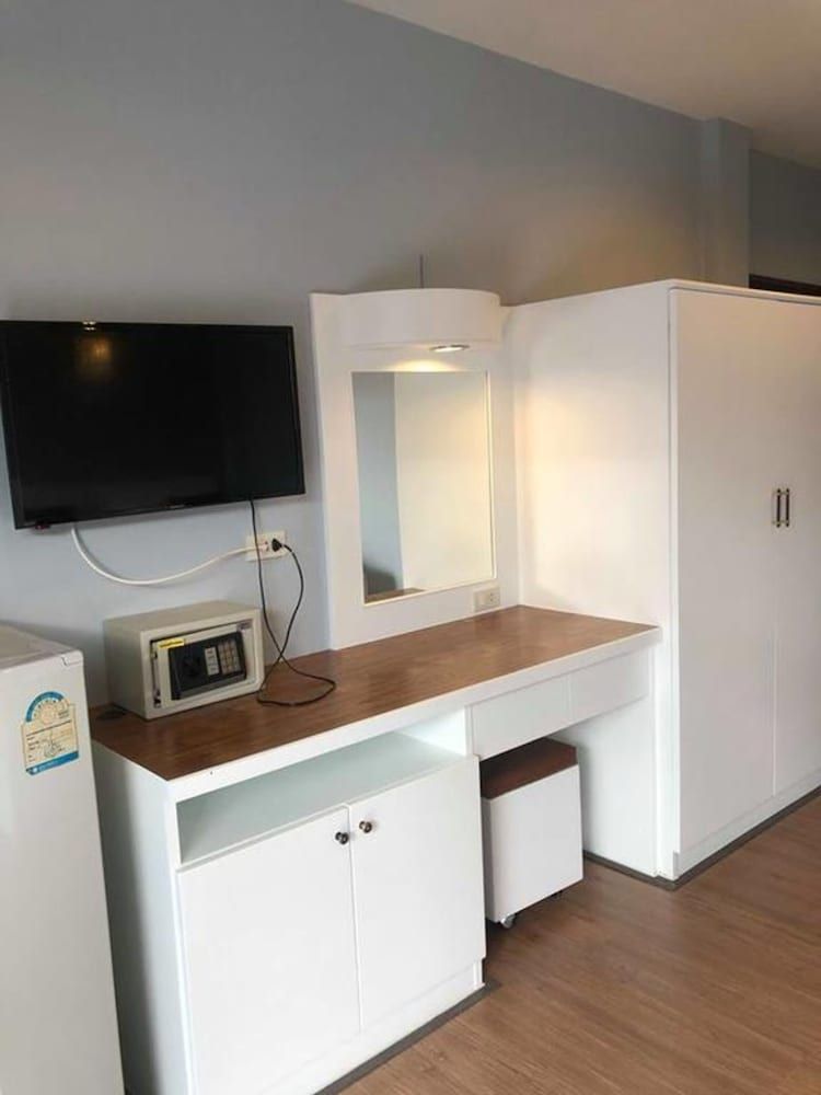 DB Residence Deluxe Room 9