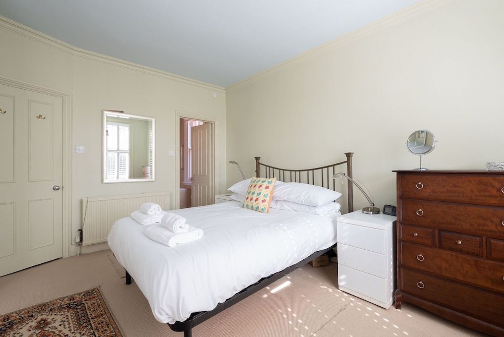 Picturesque Parsons Green Apartment (2 Bedrooms) 4
