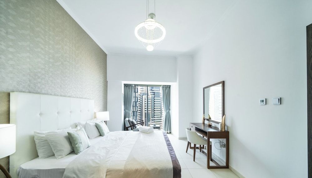 undefined Lavish One Bedroom with Amazing Sun Deck & Pool 6