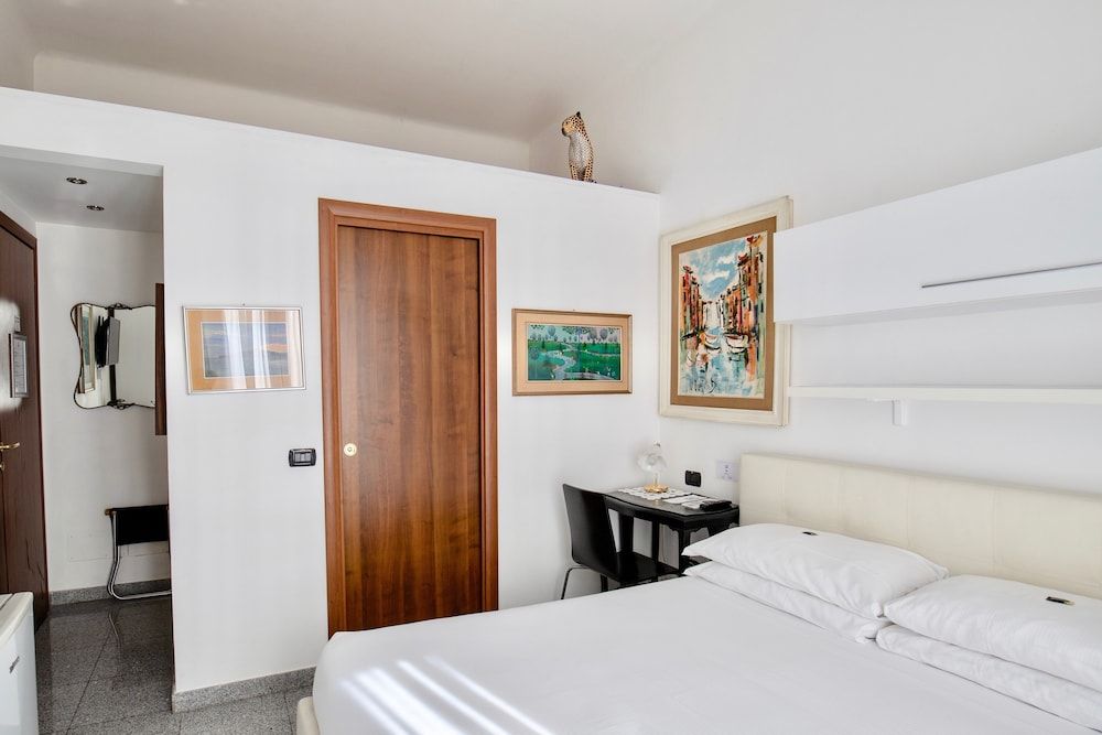Aiello Suites Milan Double Room 10