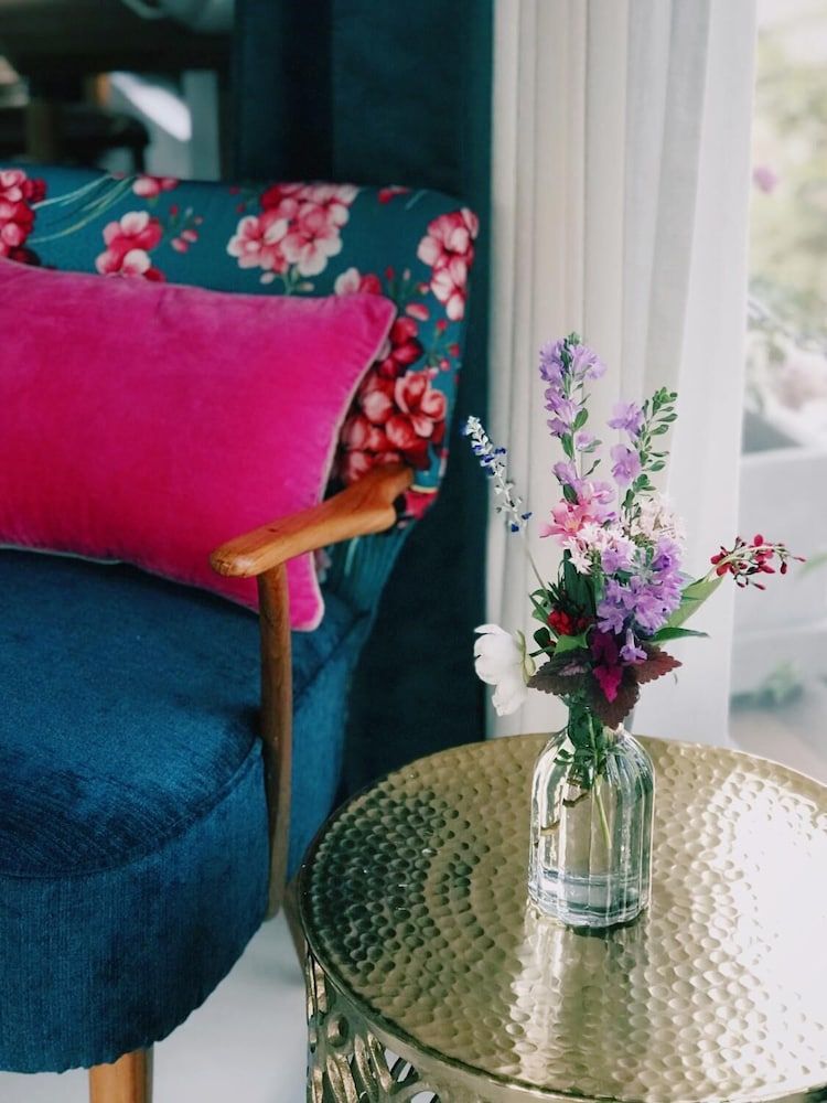 undefined Little Friends Beyond B&B 6