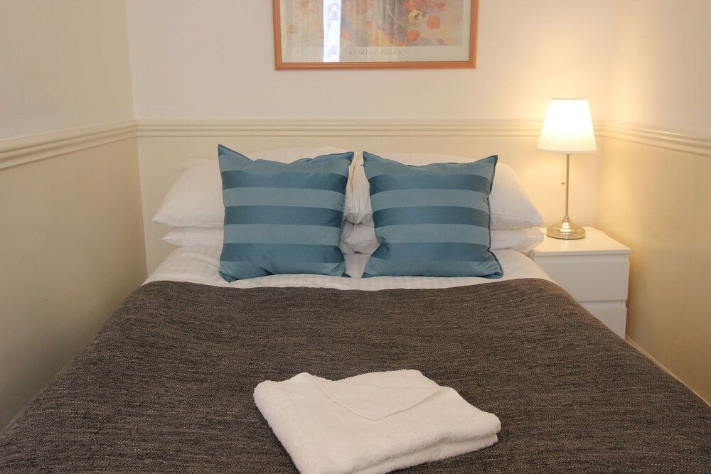 undefined StayIn - Queensway 10