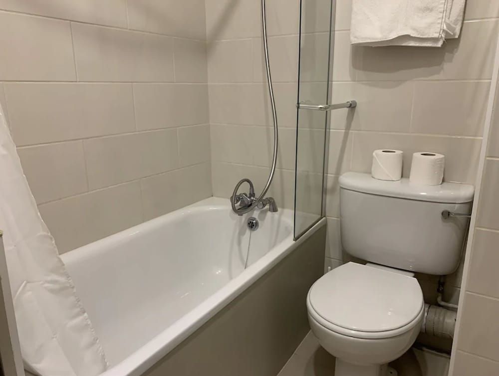 StayIn - Queensway Apartment, 2 Bedrooms 9