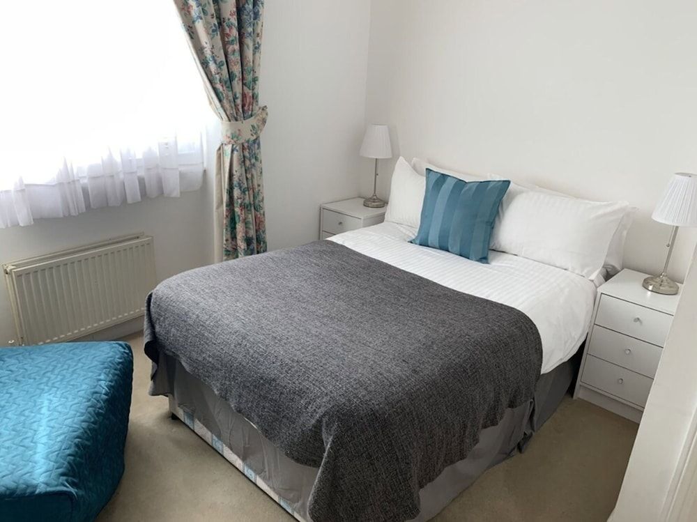 undefined StayIn - Queensway 3