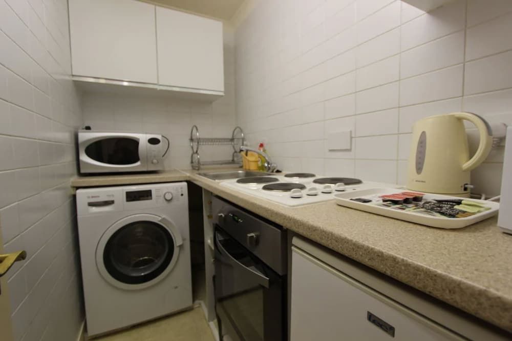 StayIn - Queensway Family Apartment, 1 Bedroom 2