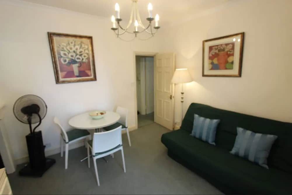 StayIn - Queensway Family Apartment, 1 Bedroom 3