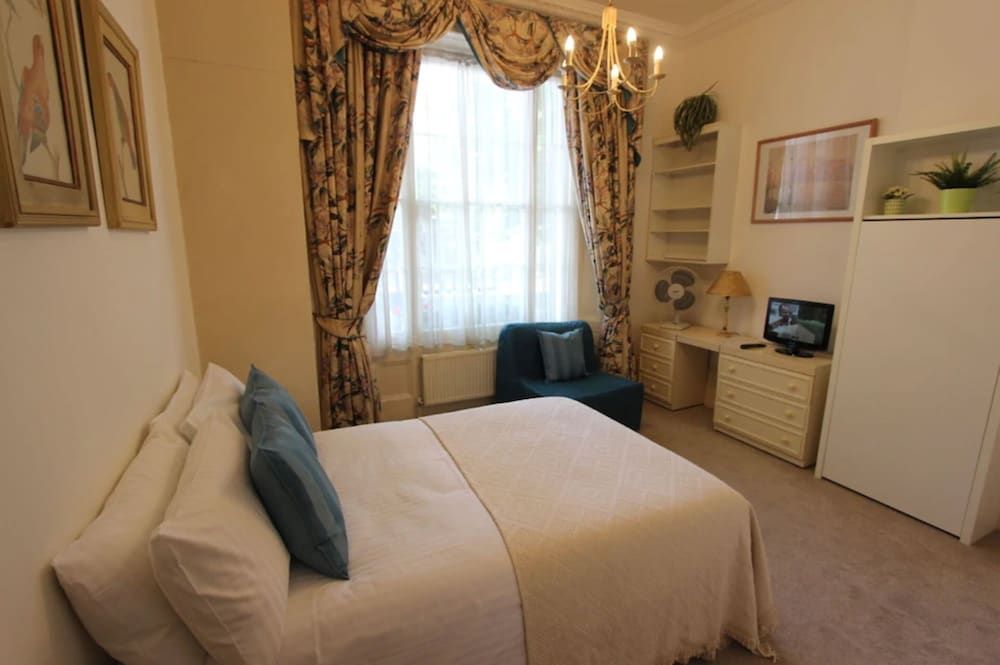 undefined StayIn - Queensway
