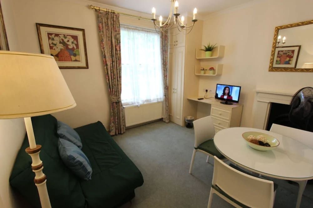 undefined StayIn - Queensway 2