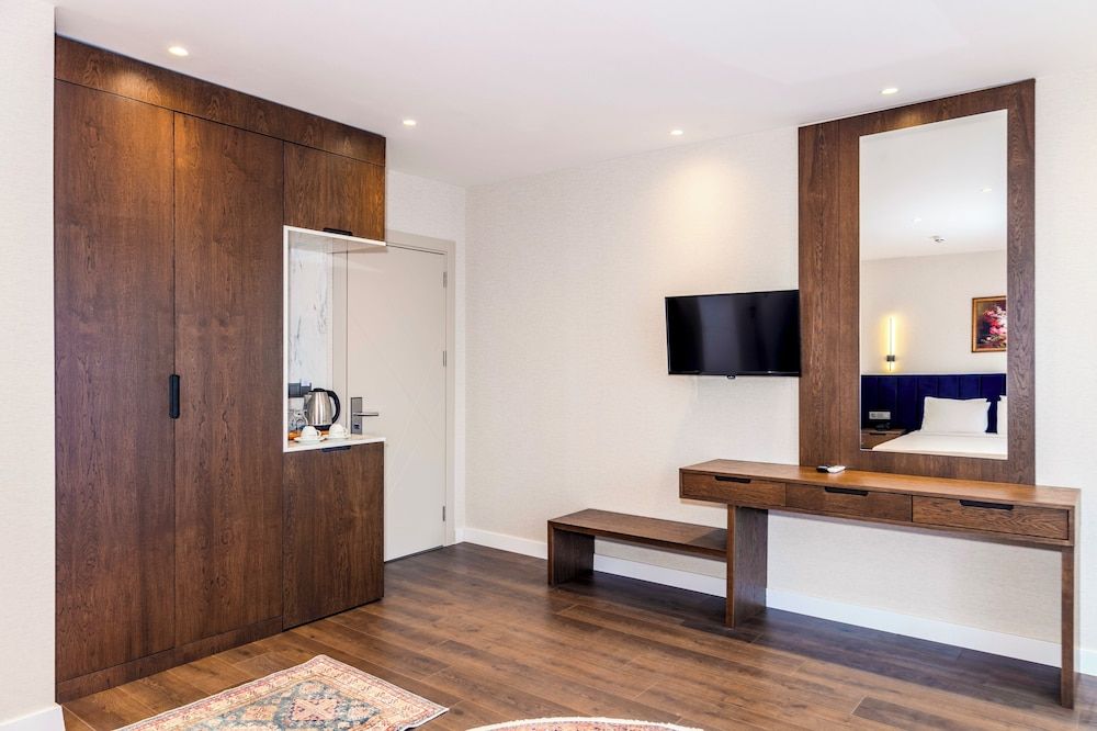 Porta Romanos Hotel Deluxe Room, Terrace 13