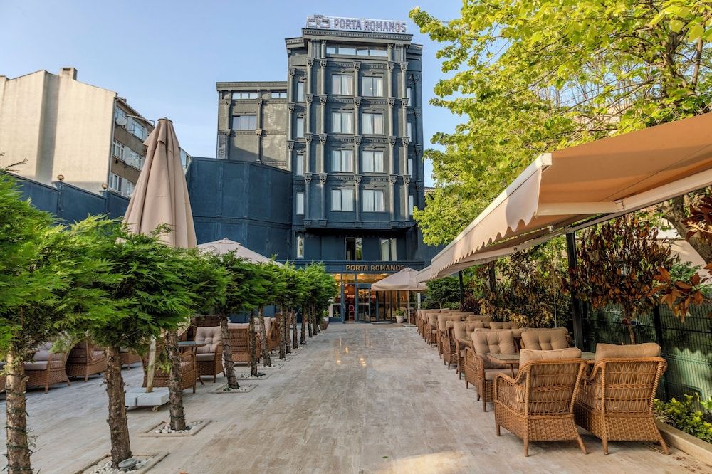 undefined Porta Romanos Hotel 2