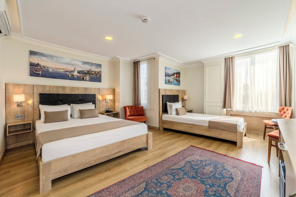 undefined Porta Romanos Hotel 4