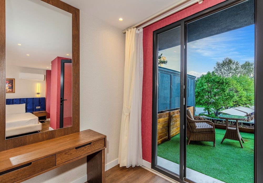 Porta Romanos Hotel Deluxe Room, Terrace 14