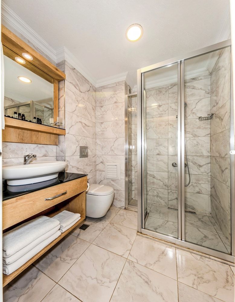 Porta Romanos Hotel Standard Triple Room 7