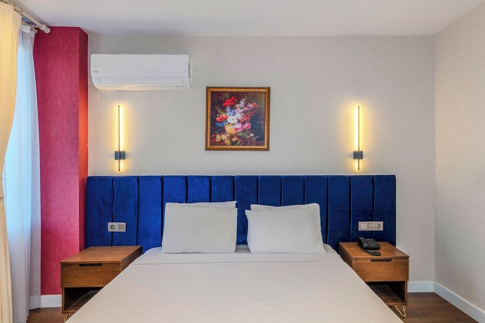 Porta Romanos Hotel Deluxe Room, Terrace 5