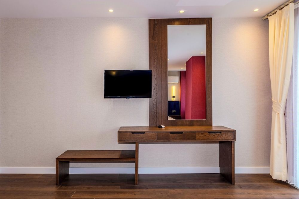 Porta Romanos Hotel Deluxe Room, Terrace 9