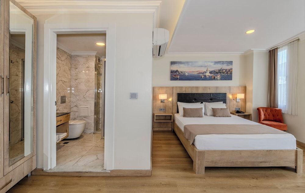 Porta Romanos Hotel Standard Triple Room 2