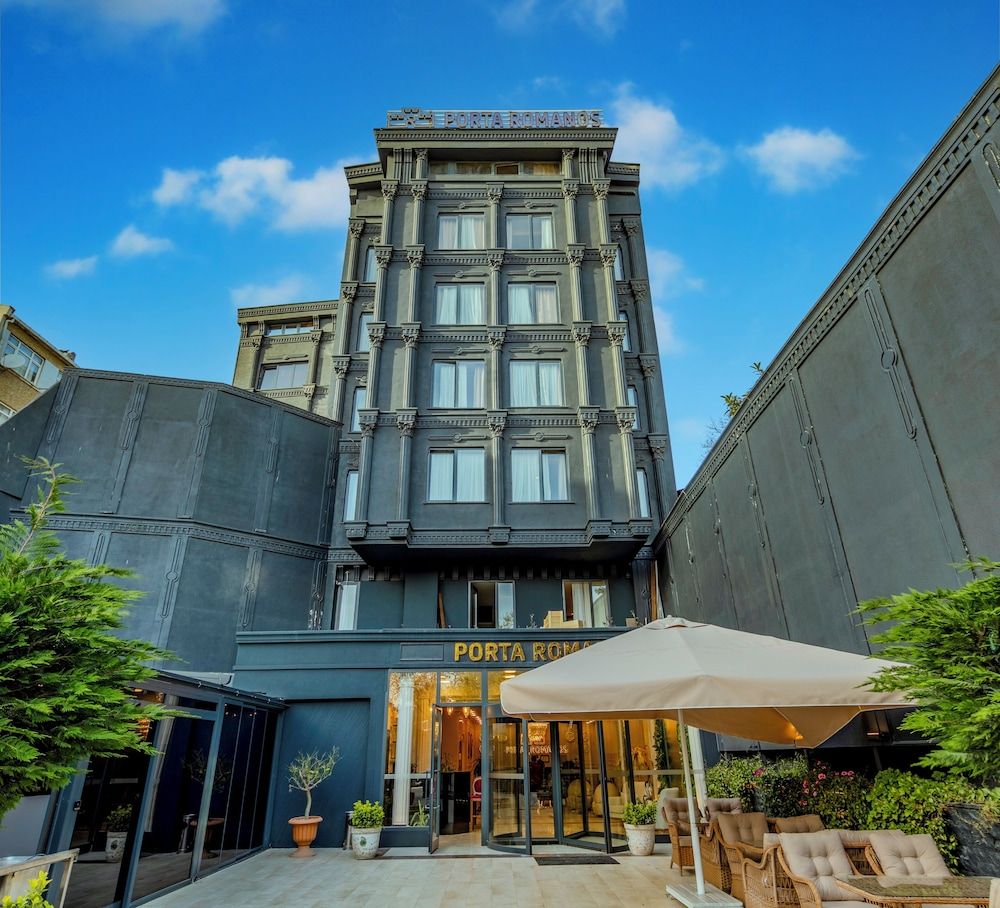 undefined Porta Romanos Hotel 3
