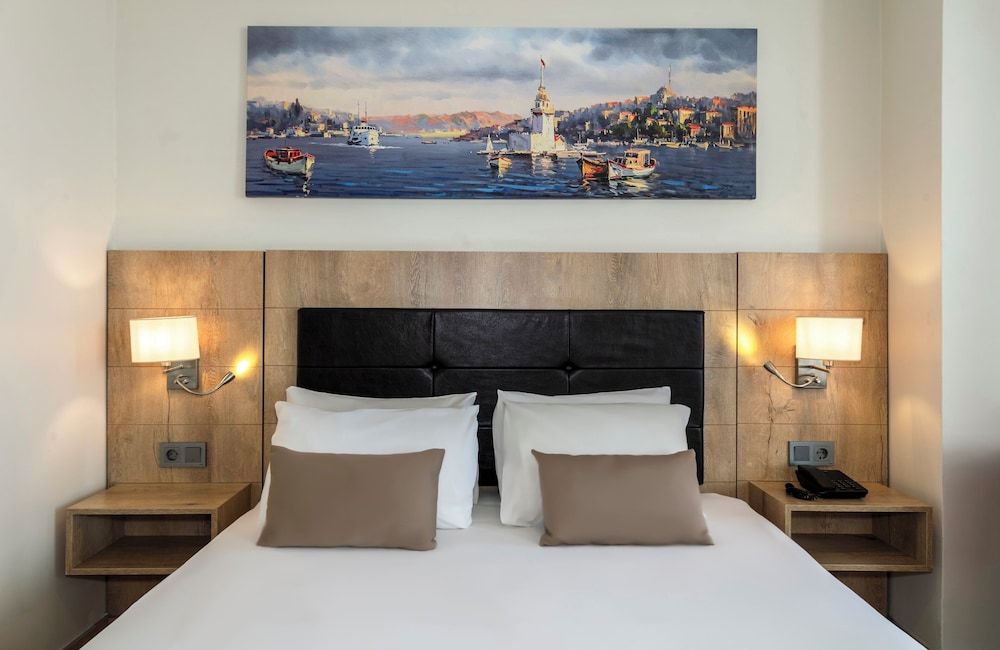 Porta Romanos Hotel Standard Triple Room 3