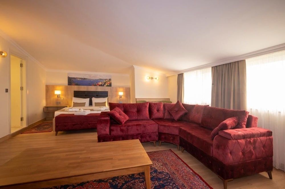 undefined Porta Romanos Hotel 2