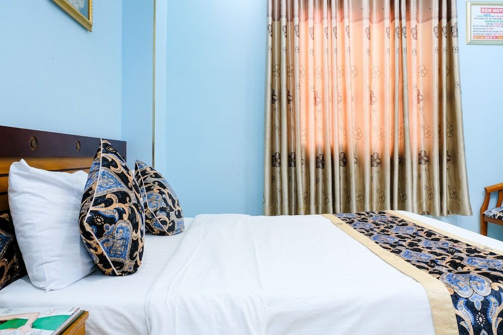 Ken Hotel Deluxe Double Room, No Windows 5