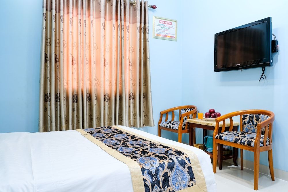 Ken Hotel Deluxe Double Room, No Windows 4