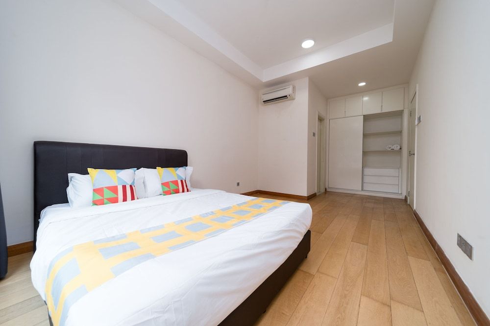 OYO Home 89446 Amazing 2 Bedroom Crest Classic Room 4