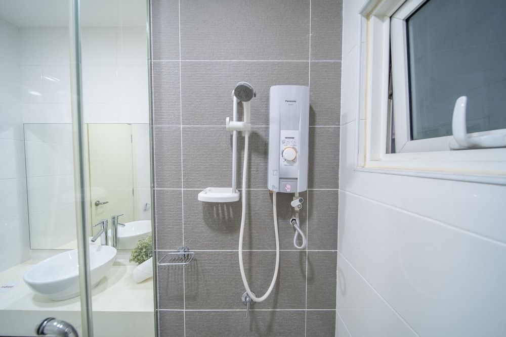 OYO Home 89446 Amazing 2 Bedroom Crest Classic Room 16