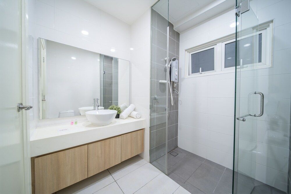 OYO Home 89446 Amazing 2 Bedroom Crest Classic Room 17