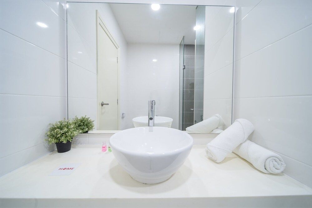 OYO Home 89446 Amazing 2 Bedroom Crest Classic Room 20