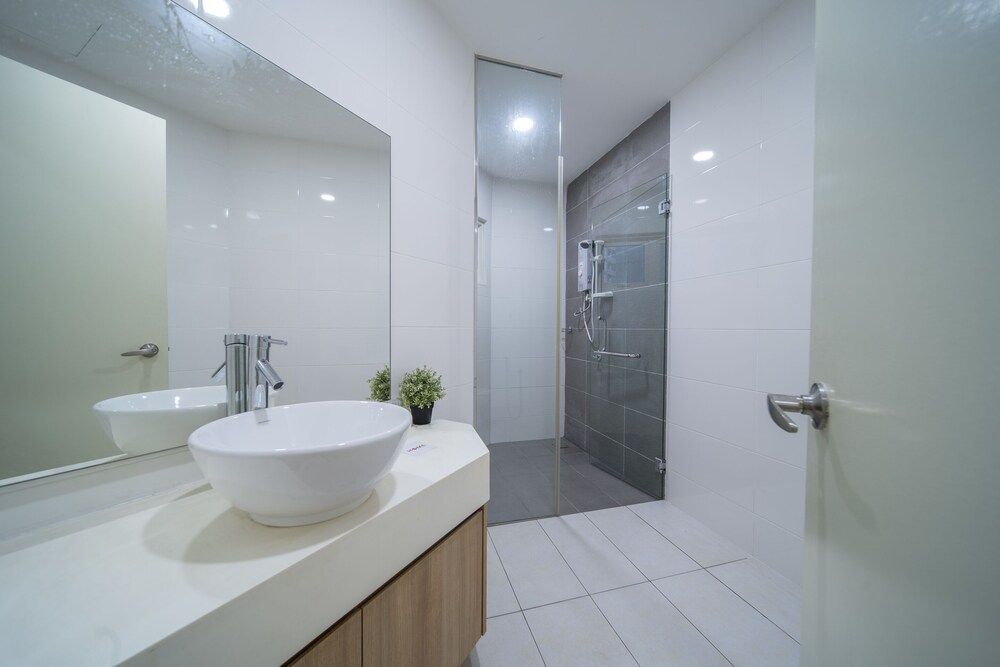 OYO Home 89446 Amazing 2 Bedroom Crest Classic Room 18